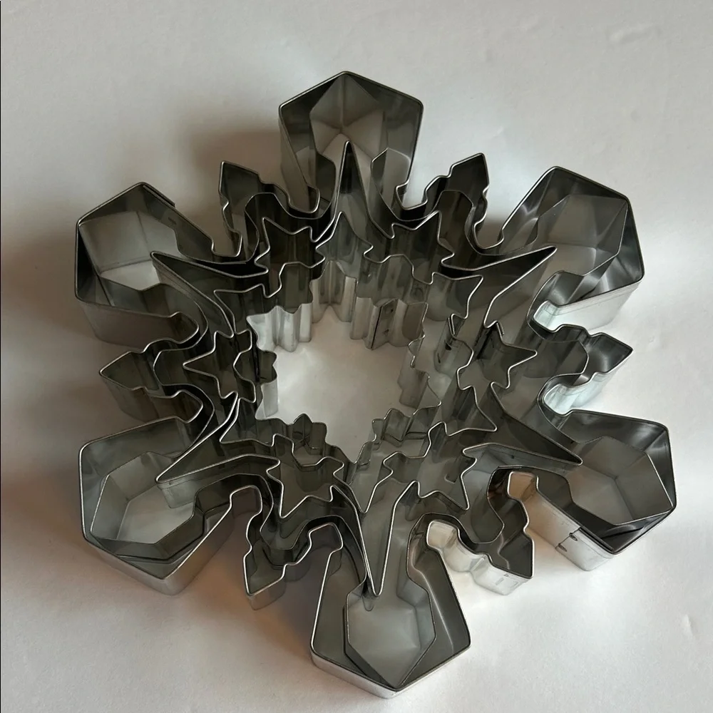 NWT Williams Sonoma Snowflake Cookie Cutter Set
